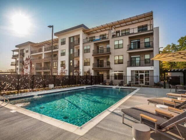 Cozysuites Spacious 2Br Next To Whole Foods Індіанаполіс Екстер'єр фото