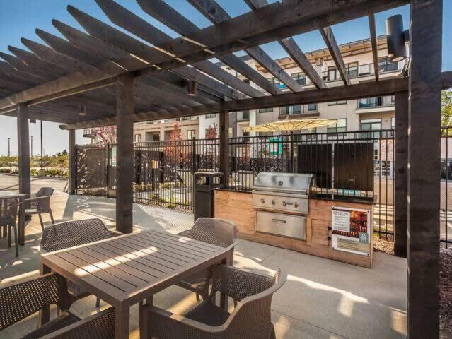 Cozysuites Spacious 2Br Next To Whole Foods Індіанаполіс Екстер'єр фото